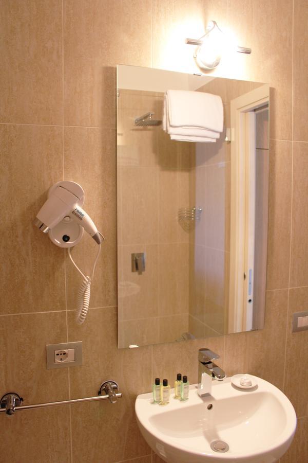 Dolcedorme Garni Hotel Parma Buitenkant foto