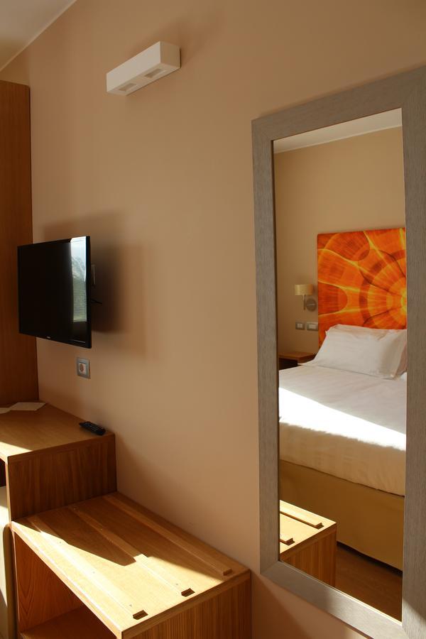 Dolcedorme Garni Hotel Parma Buitenkant foto