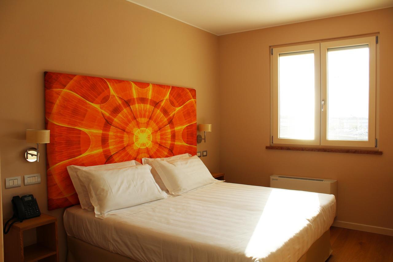 Dolcedorme Garni Hotel Parma Buitenkant foto